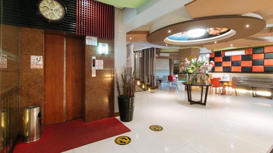 RedDoorz Plus @ Timog Avenue Quezon City Hotel in Quezon City