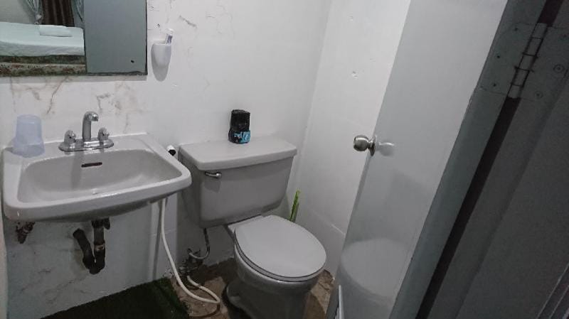 Citadel Inn 2 Bedroom for 8 Adults Makati ave Apartment in Makati