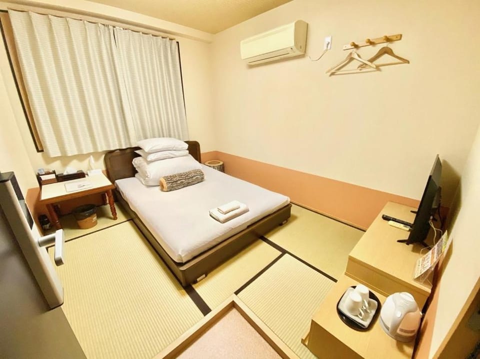 GuestHouse017徳島個室 飲食街中心 阿波踊り会館7分 文理&徳島大学 アスティとくしま車8分 Bed and Breakfast in Japan