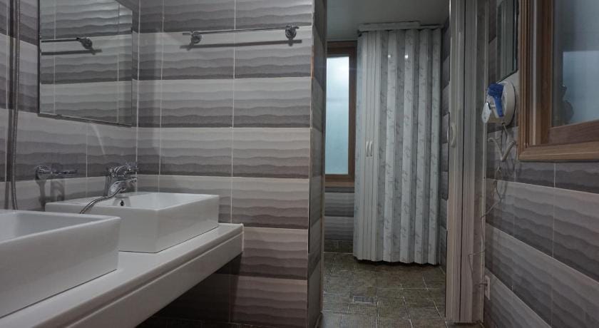 Sh Guesthouse Bed and Breakfast in Gyeonggi-do