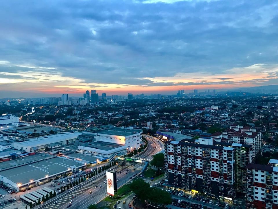 Minimalist Duplex @ Petaling Jaya &Sunway 100MBPS Apartment in Petaling Jaya