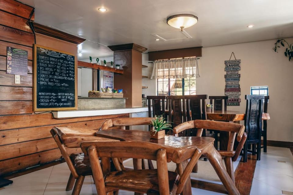 THE HALFHOUSE BY ELMAR CABIN Hotel in Baguio