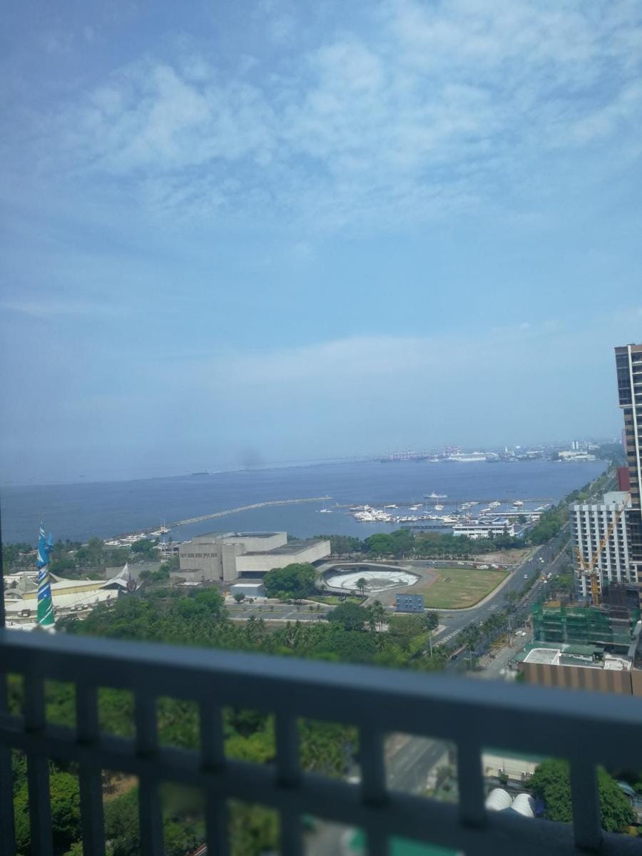 Breeze Residences at Roxas Blvd Apartment in Pasay