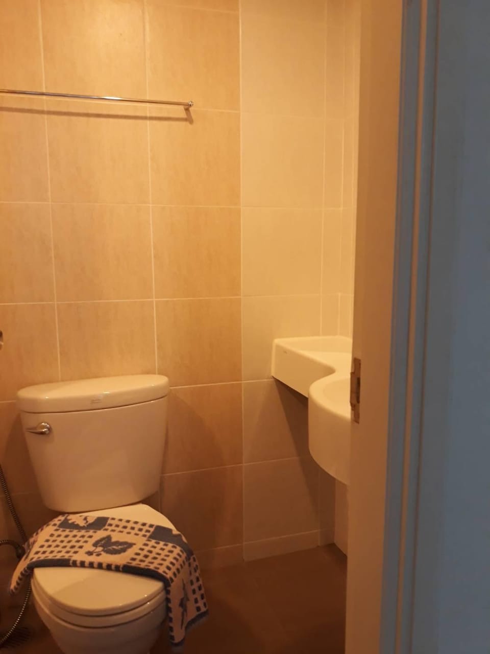 CHATEAU ELYSSE  A1 NEAR AIRPORT  FREE WIFI Apartment in Paranaque
