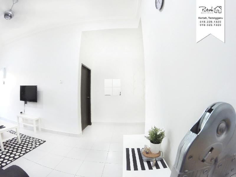 Puteh Guest House 2 (Netflix available), Kertih Vacation rental in Terengganu, Malaysia