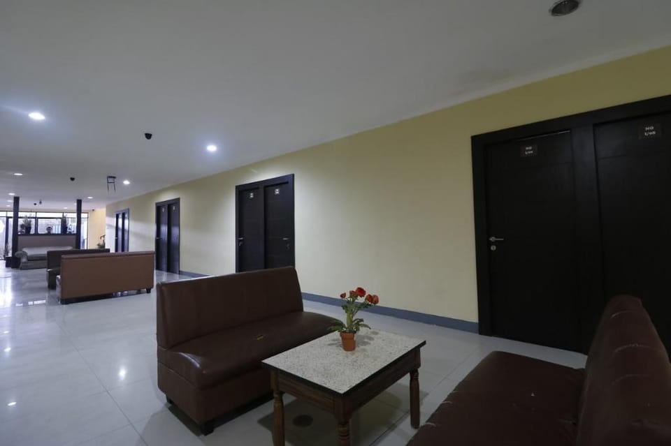 RedDoorz near ITC Cempaka Mas Bed and Breakfast in Jakarta