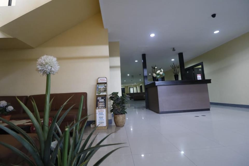 RedDoorz near ITC Cempaka Mas Bed and Breakfast in Jakarta