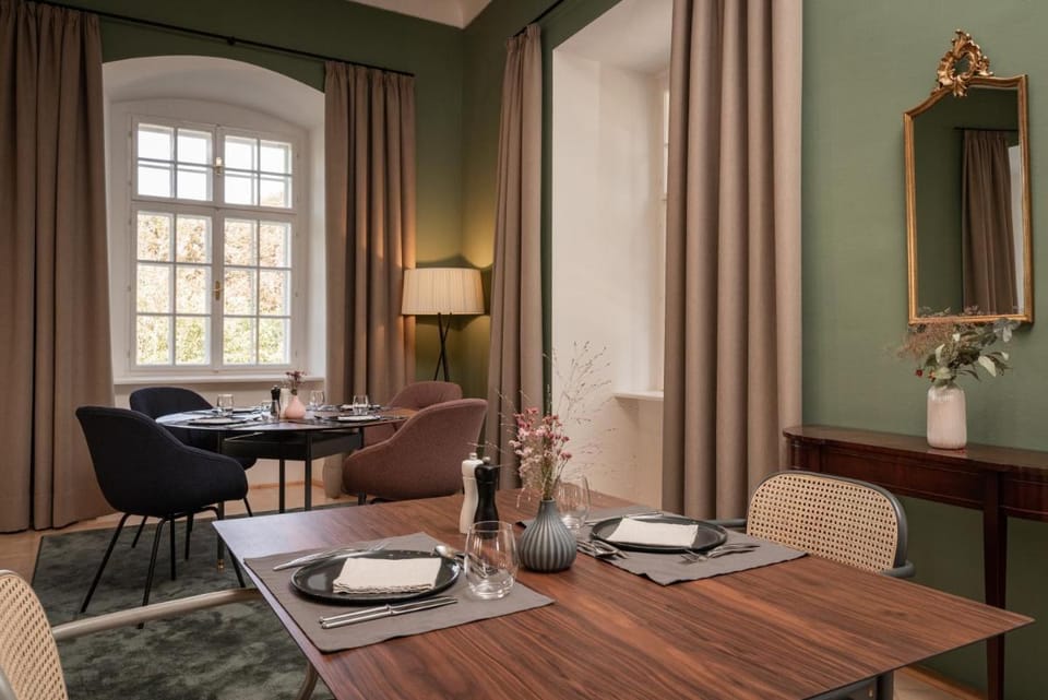 Boutique Hotel Zum Oberjäger, Schloss Lackenbach Hotel in Hungary