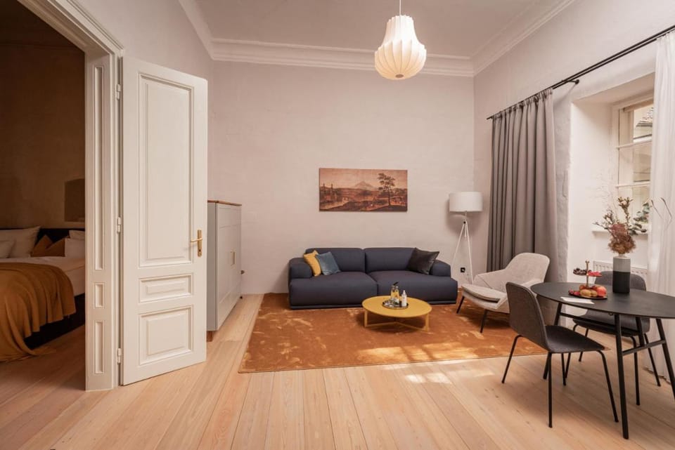 Boutique Hotel Zum Oberjäger, Schloss Lackenbach Hotel in Hungary