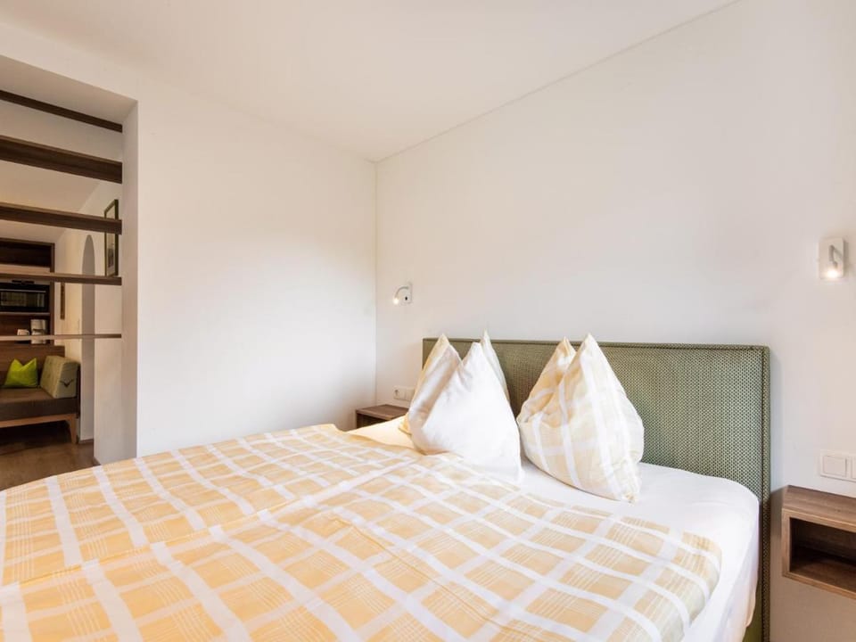 Lovely Apartment with Sauna, Ski Storage, Pool, Terrace Apartment in Salzburgerland