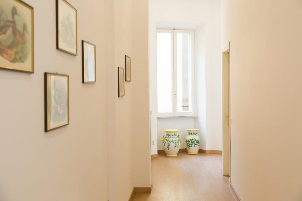 Prestigious Apartment via Barberini Apartment in Rome