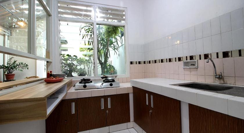RedDoorz Plus Syariah near Lempuyangan Station 3 Bed and Breakfast in Yogyakarta