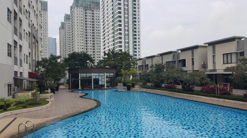 Sudirman-Thamrin Pool View for Business & Shopping Apartment in Jakarta