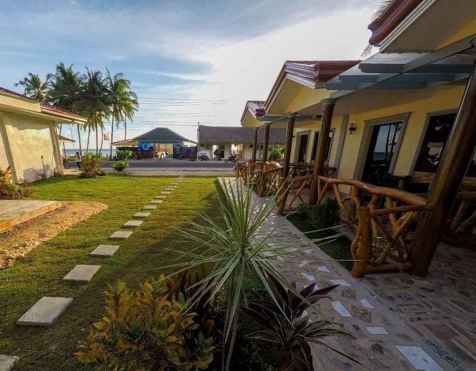 Aloha Seaside Resort Resort in Siquijor