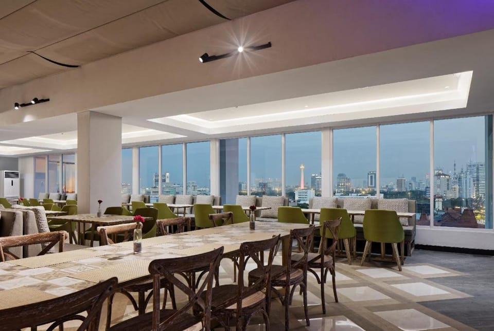 MaxOneHotels @ Platinum Hayam Wuruk Hotel in Jakarta