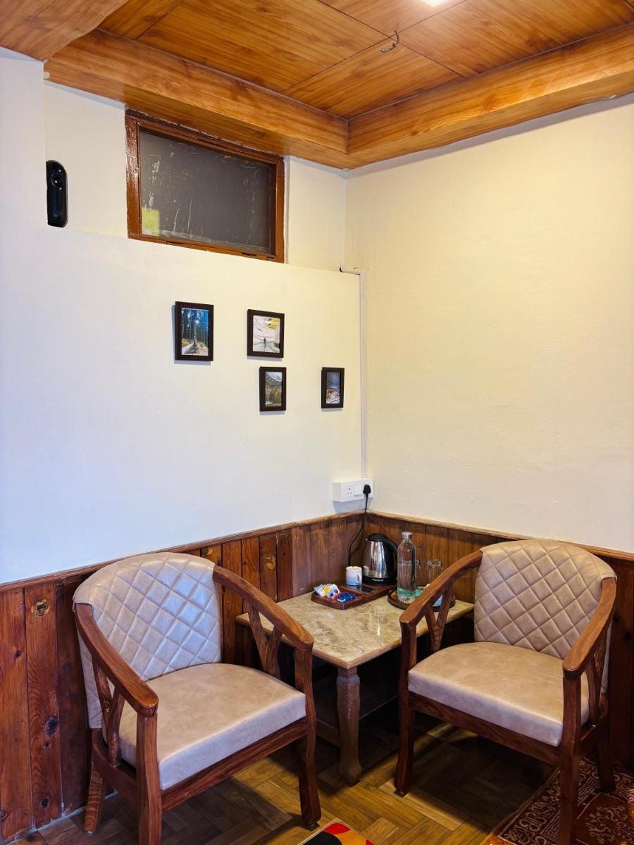 Sharda House Hotel in Manali