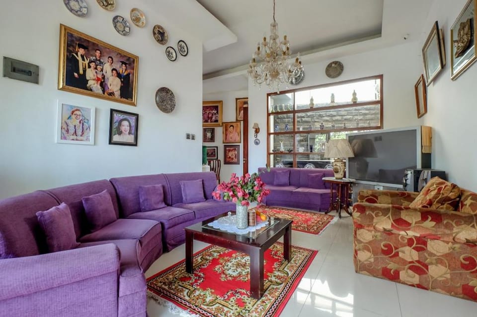 Buminanienie Guesthouse Hotel in Bandung