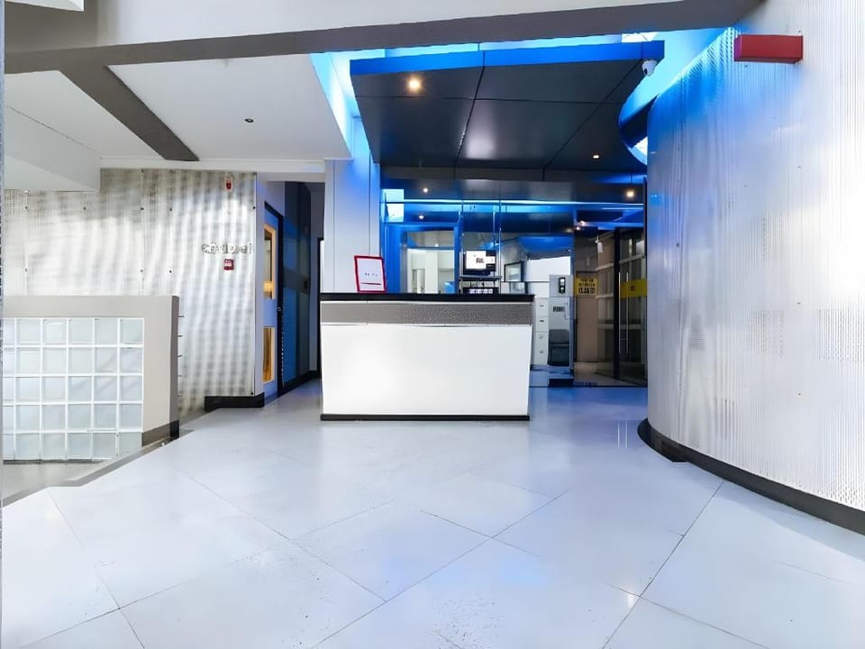 RedDoorz Plus at Banawe Quezon City Hotel in Manila City