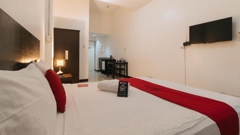 RedDoorz Plus at Banawe Quezon City Hotel in Manila City