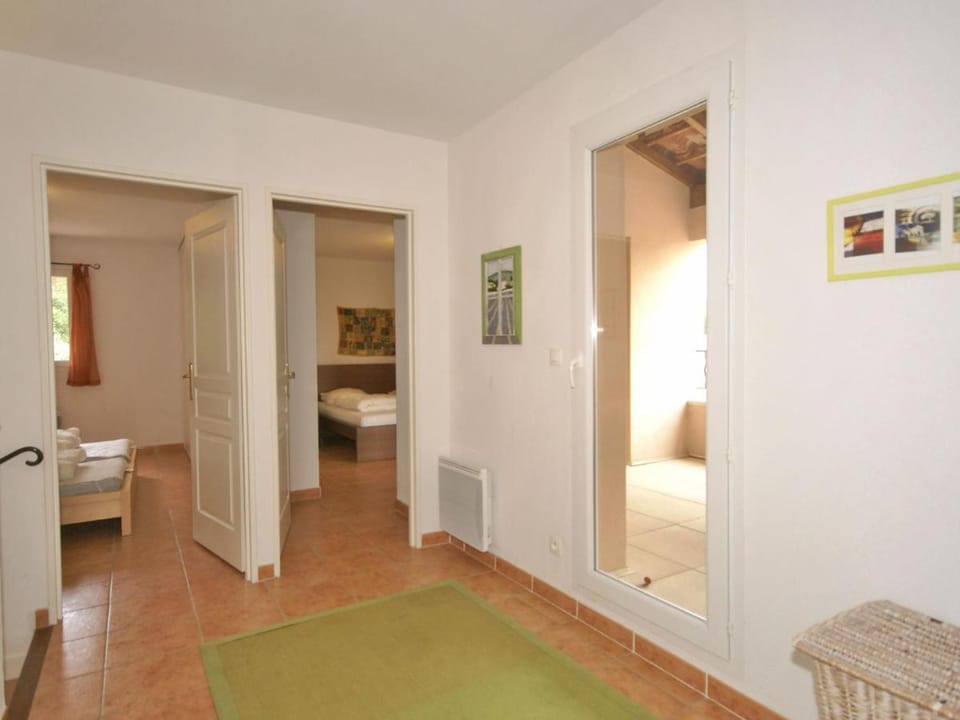 Villa in Saumane near Golf Course and Pool Villa in Provence-Alpes-Côte d'Azur