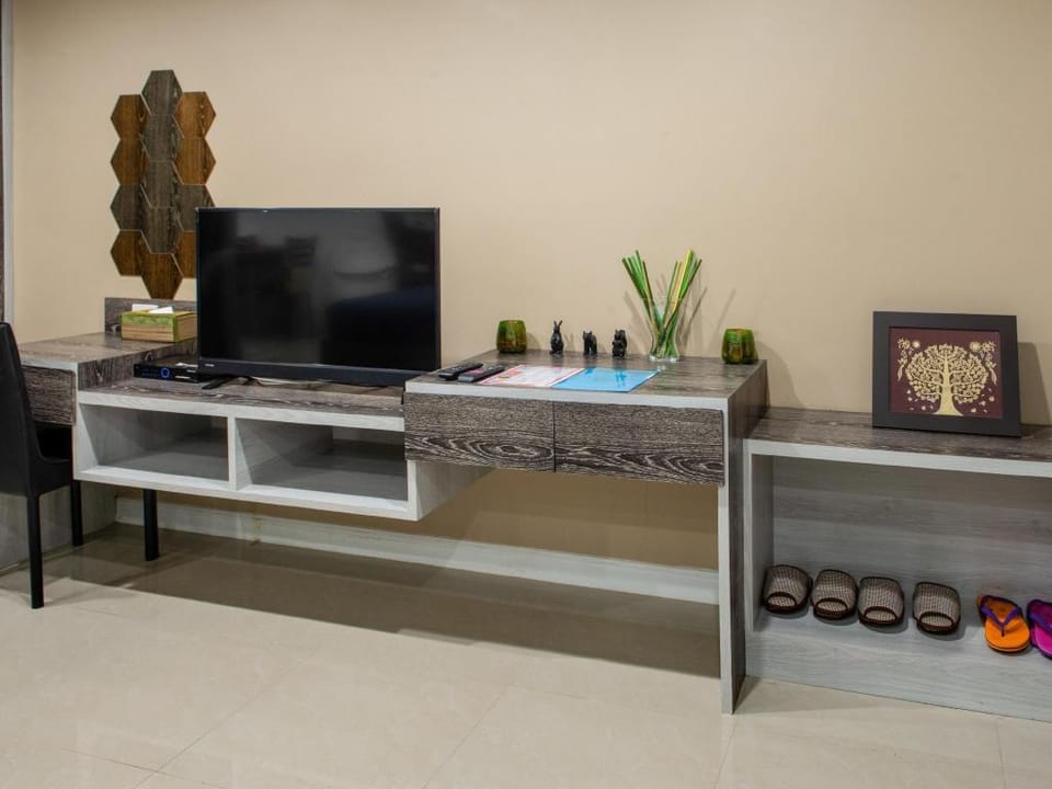 Spacious 4 pax, 8 mins BTS, Free WIFI, Near Silom Apartment in Bangkok