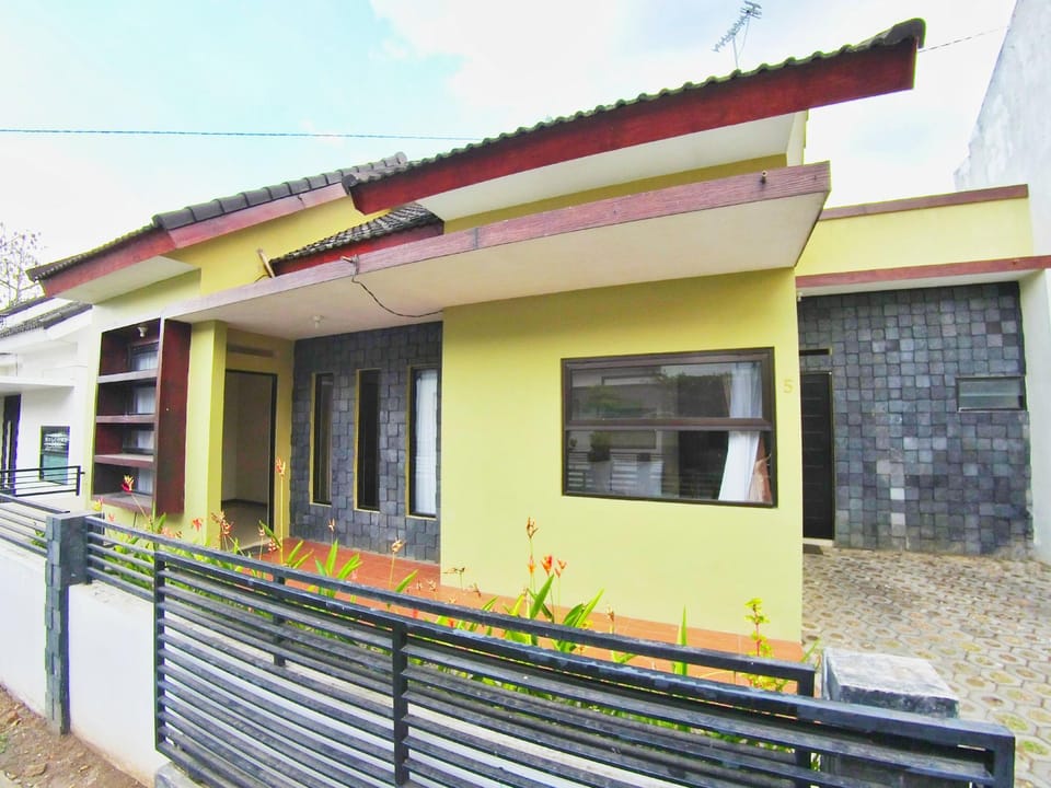 Villa 2 kamar No. 5 dekat Museum Angkut  Villa in Batu