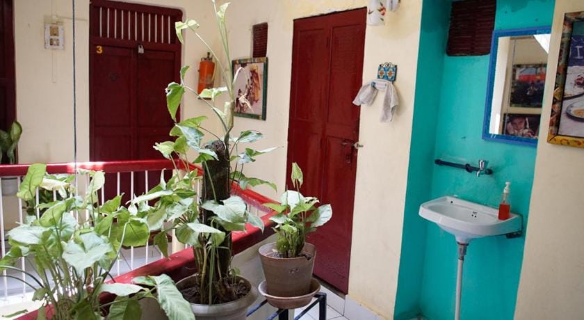 Brown Bread Bakery Guest House Bed and Breakfast in Varanasi