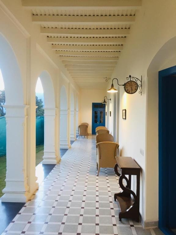 Pine Retreat Hotel in Uttarakhand