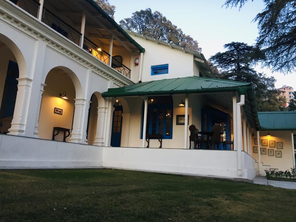 Pine Retreat Hotel in Uttarakhand