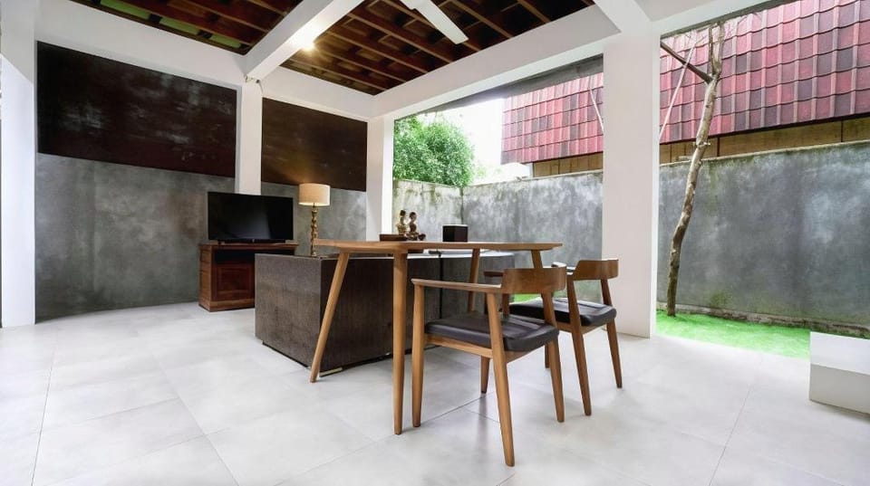 The Lumbung Wood Villa Villa in North Kuta