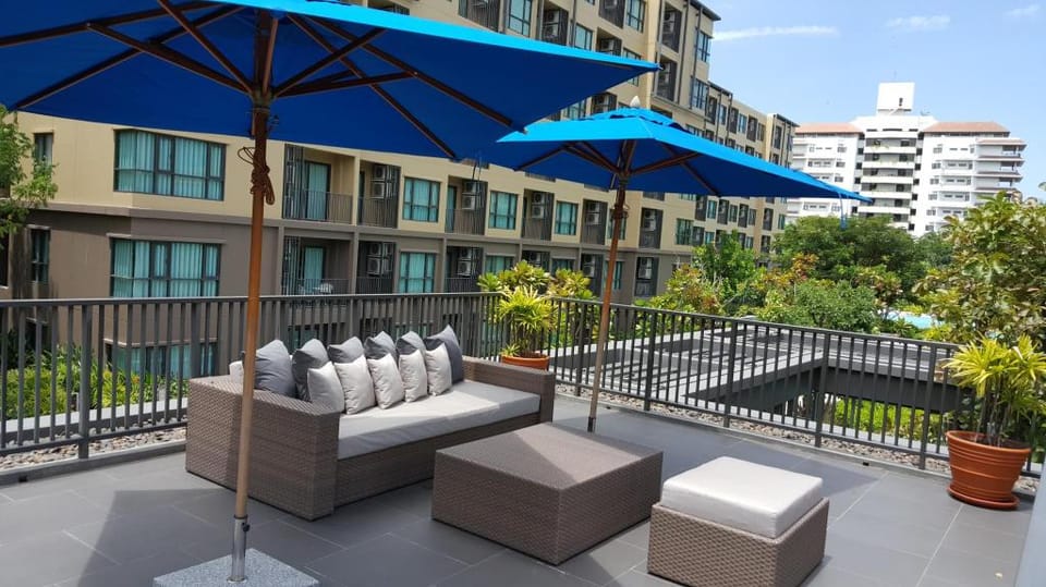 Rain Cha-am Pool view by Obbset Apartment in Thailand