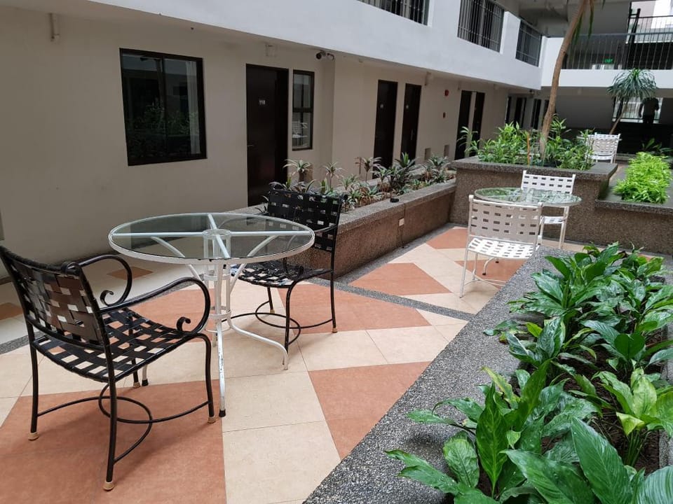 Heart of the City Studio Queen Bed  Apartment in Davao City