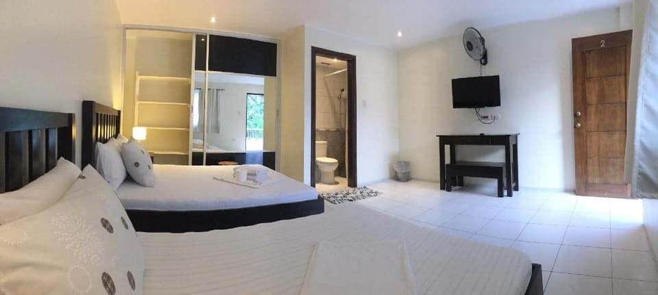 Victoria's Bed & Breakfast 2 Apartment in Puerto Galera