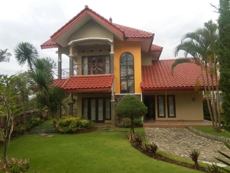 3BR Villa with view of Mt. Arjuna & Mt. Panderman. Villa in Batu