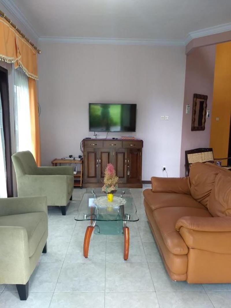 3BR Villa with view of Mt. Arjuna & Mt. Panderman. Villa in Batu