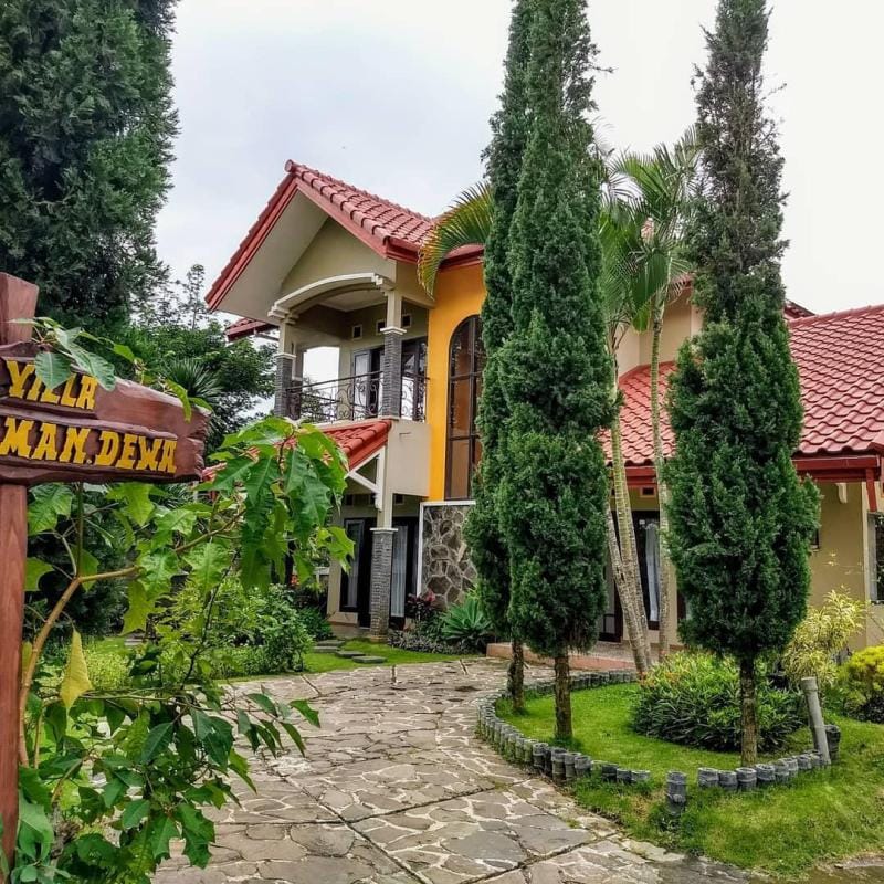 3BR Villa with view of Mt. Arjuna & Mt. Panderman. Villa in Batu