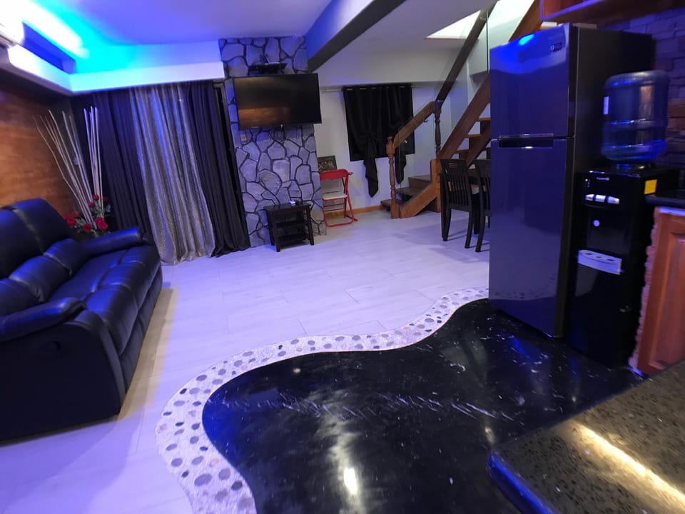 CLOCKWORKORANGE Luxury 2 Bedroom loft near aiport Apartment in Lapu-Lapu City