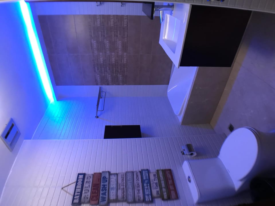 CLOCKWORKORANGE Luxury 2 Bedroom loft near aiport Apartment in Lapu-Lapu City