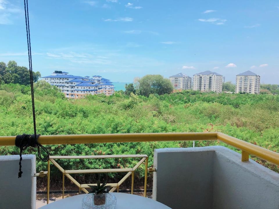 Ocean View Resort/OV1/3 min walk to beach/11person Apartment in Port Dickson