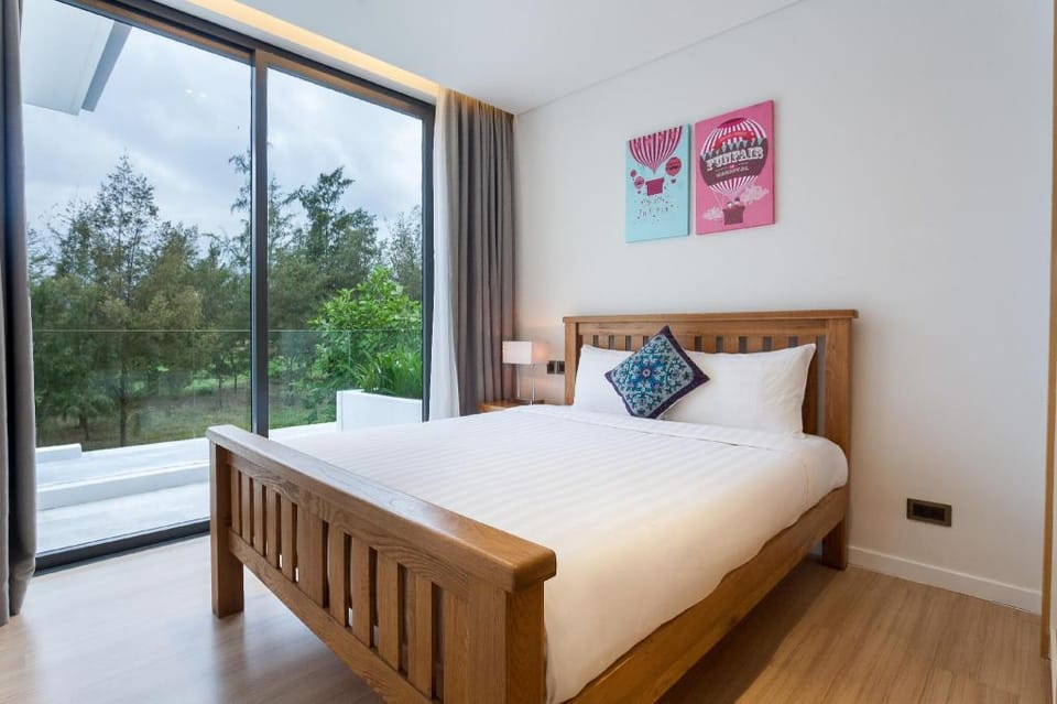 Ocean 5* Resort Private Pool - IDCWH Villa in Hoa Hai