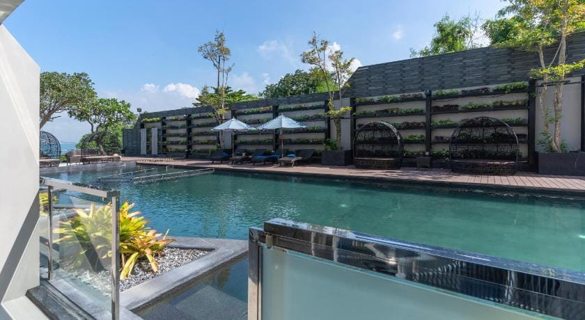 Golden Tulip Pattaya Beachfront Resort Hotel in Pattaya City