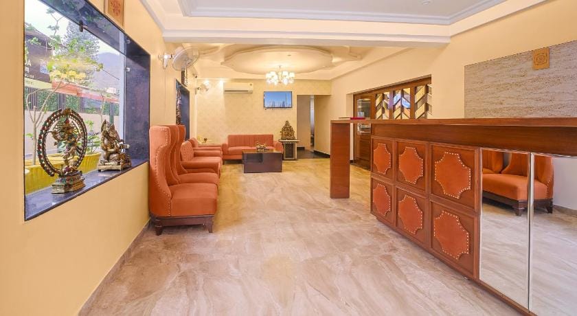 Hotel Green Behind Parmarth Niketan Hotel in Rishikesh
