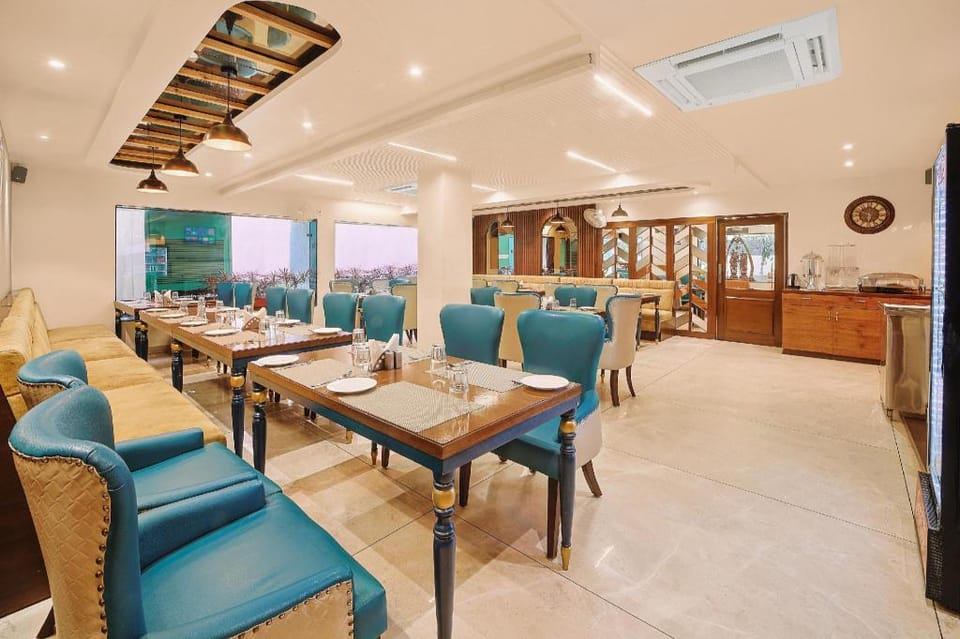 Hotel Green Behind Parmarth Niketan Hotel in Rishikesh