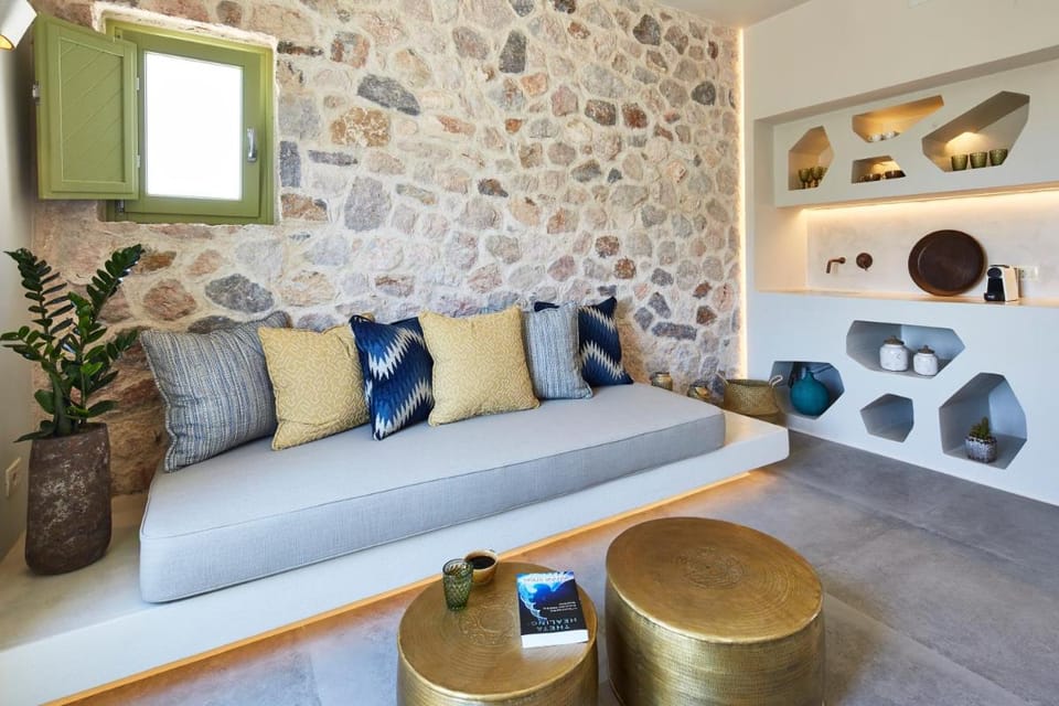 Aeon Suites - Adults Only Bed and Breakfast in Santorini