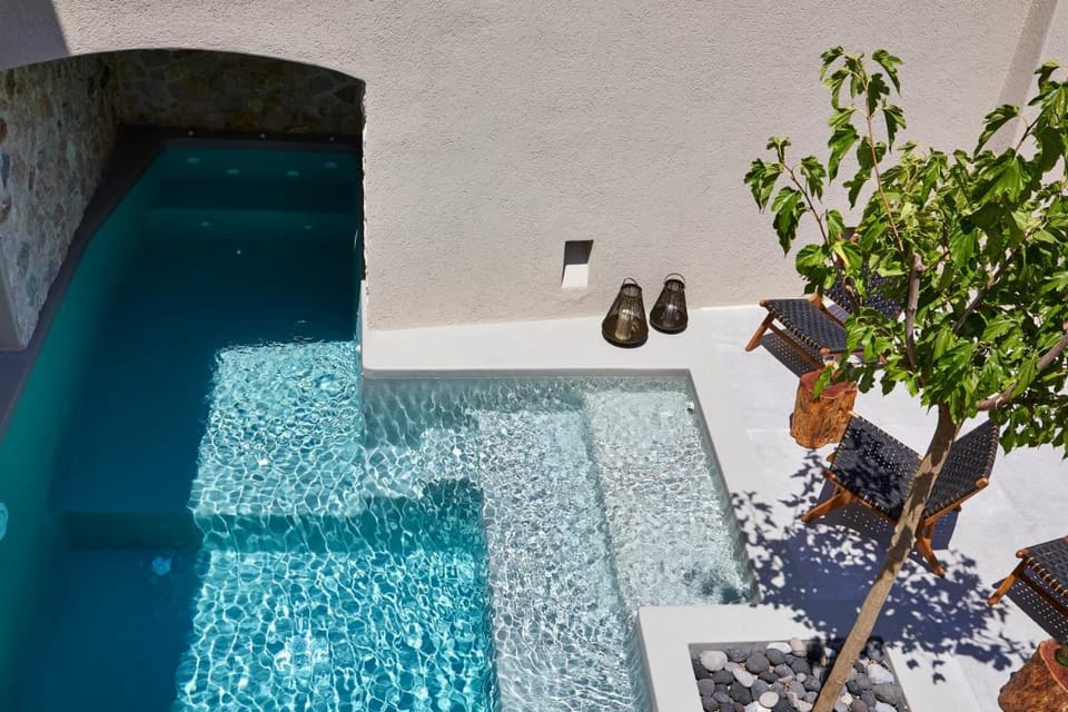 Aeon Suites - Adults Only Bed and Breakfast in Santorini