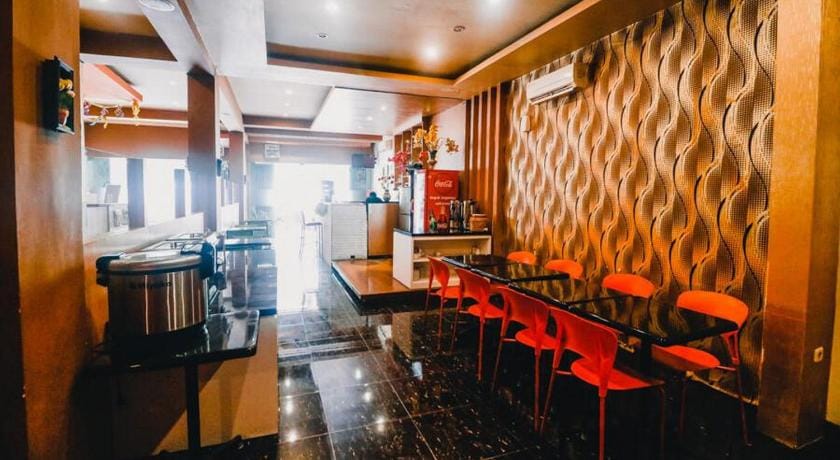Reddoorz Plus near Makassar Town Square Hotel in Indonesia