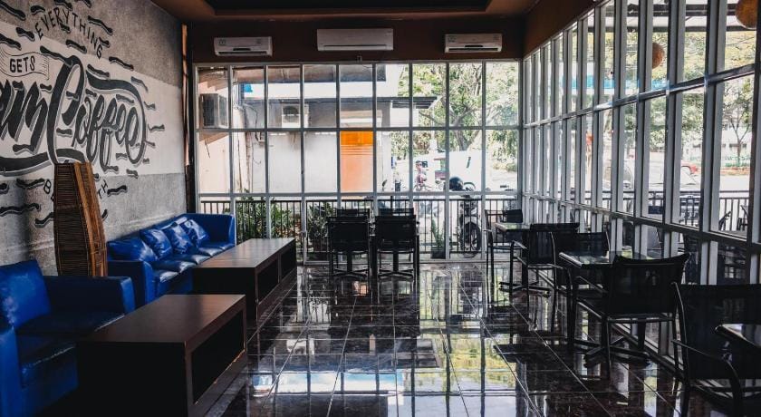 RedDoorz Plus near Sultan Hasanuddin Airport Hotel in Indonesia