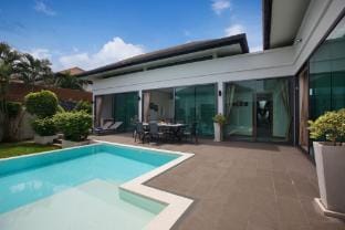 Splendid 4BR Villa Tangerine with Salt Pool, Rawai Villa in Rawai