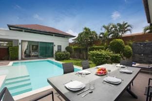Splendid 4BR Villa Tangerine with Salt Pool, Rawai Villa in Rawai