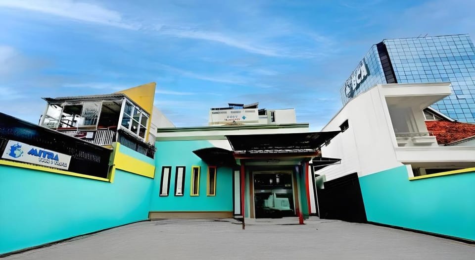 RedDoorz Syariah near Taman Bungkul Bed and Breakfast in Surabaya